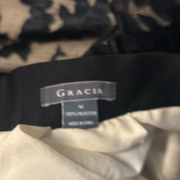 Gracia Black and Tan Floral Midi Dress - Picture 3 of 3